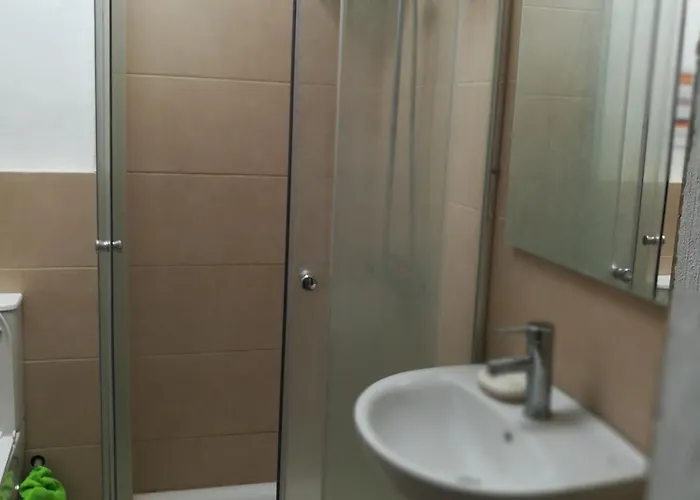 Bett 3 Im Maenner-4-bettzimmer Nur Maenner Only Men Solo Hombres