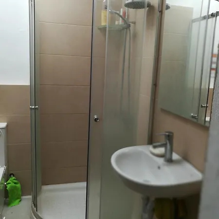 Bett 3 Im Maenner-4-bettzimmer Nur Maenner Only Men Solo Hombres