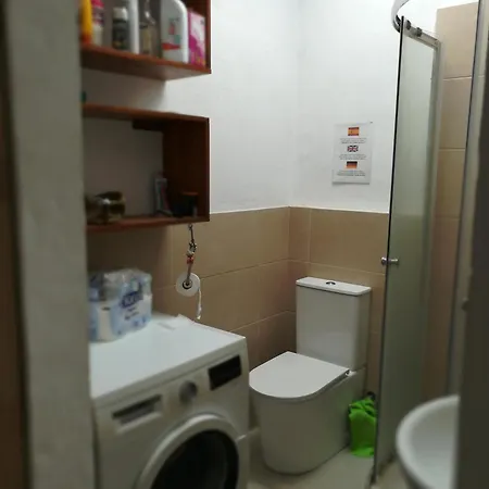 Bett 3 Im Maenner-4-bettzimmer Nur Maenner Only Men Solo Hombres Hostel